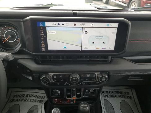 Used 2025 Jeep Wrangler Unlimited Rubicon image 21