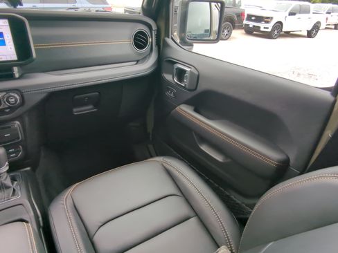 Used 2025 Jeep Wrangler Unlimited Rubicon 392 AWD/4WD image 15
