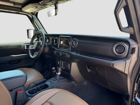 Used 2023 Jeep Wrangler Unlimited Sahara AWD/4WD image 14