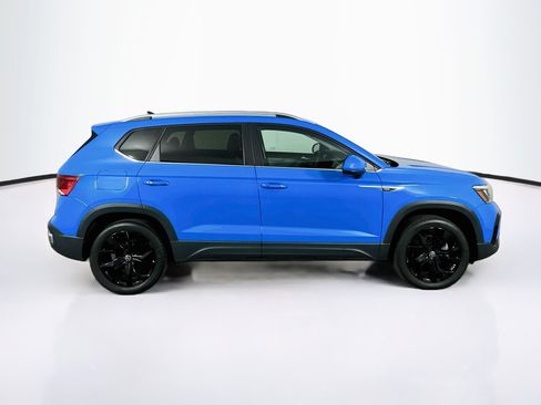 Used 2023 Volkswagen Taos SE w/ Black Wheel Package FWD image 10
