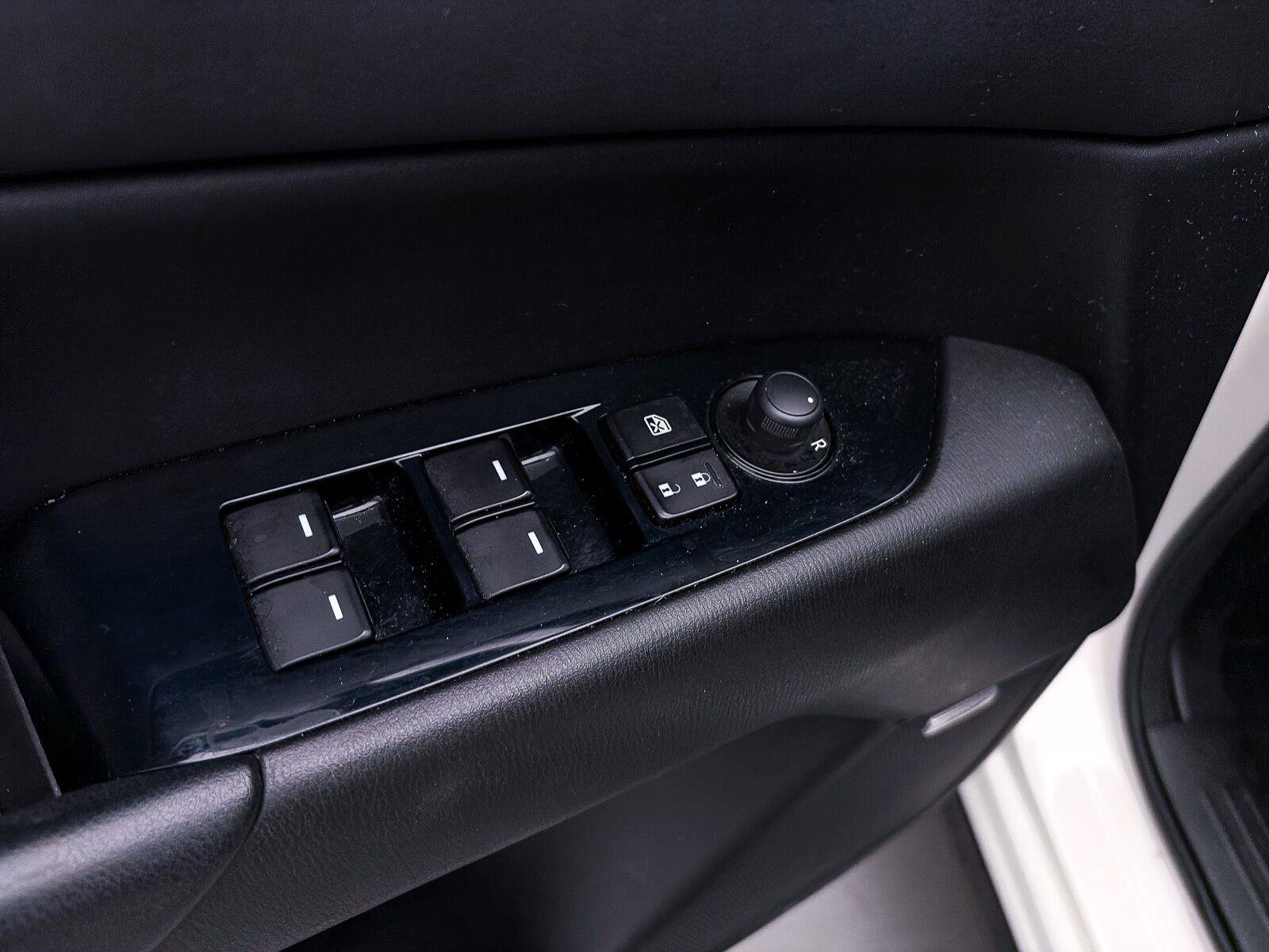 Used 2018 MAZDA CX-5 Touring w/ Preferred Equipment Package FWD image 14