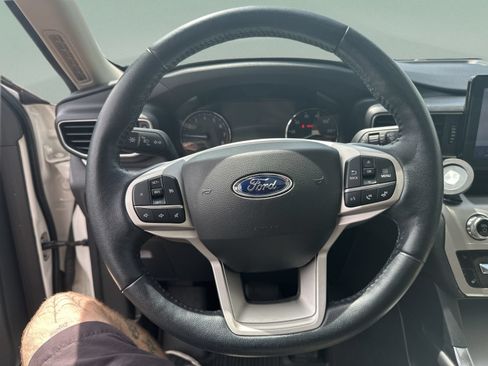 Used 2022 Ford Explorer XLT w/ Equipment Group 202A RWD image 11