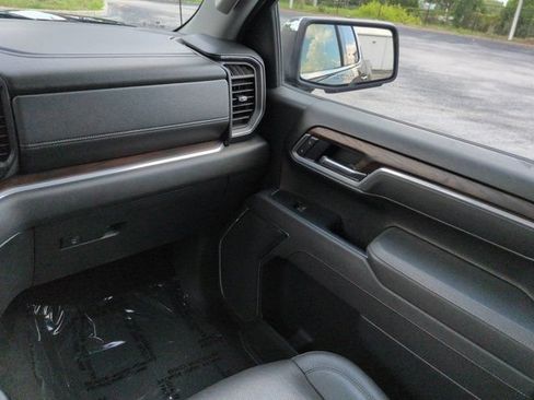 Used 2025 GMC Sierra 1500 SLT RWD image 16
