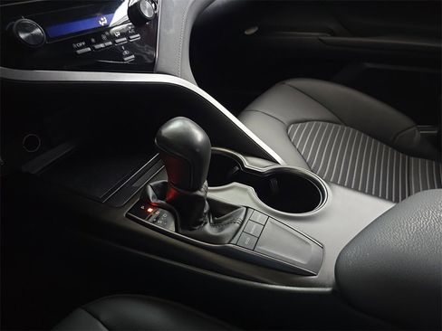 Used 2024 Toyota Camry SE image 26