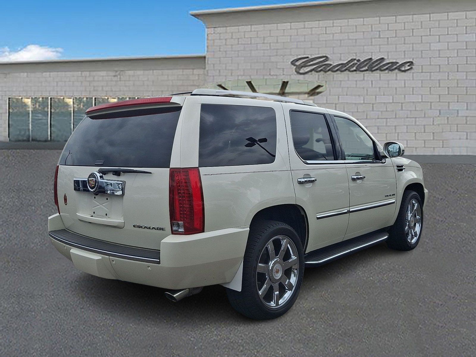 Used 2014 Cadillac Escalade Luxury AWD/4WD image 4