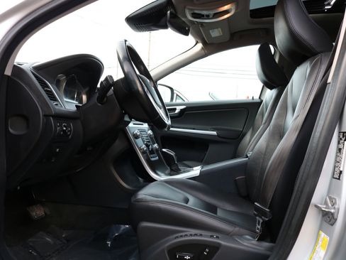 Used 2015 Volvo XC60 T5 Platinum image 19