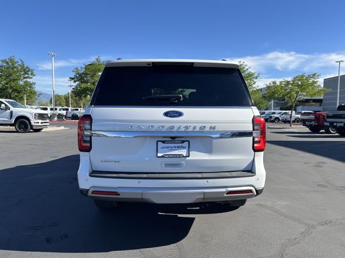Used 2024 Ford Expedition Limited AWD/4WD image 4
