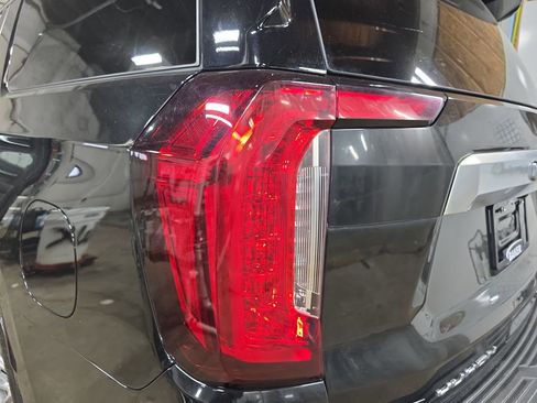 Used 2022 GMC Yukon XL Denali AWD/4WD image 39