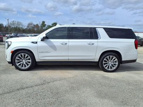 Used 2022 GMC Yukon XL Denali w/ Denali Ultimate Package image 8