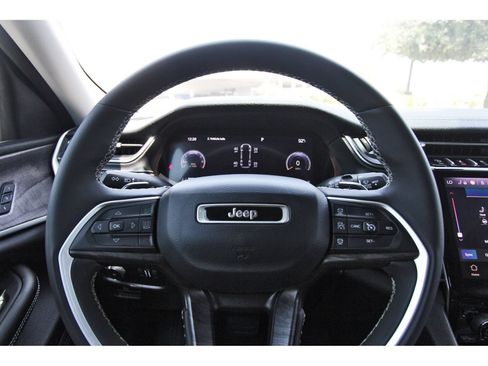 Used 2023 Jeep Grand Cherokee L Limited w/ Trailer Tow Group (B) RWD image 17