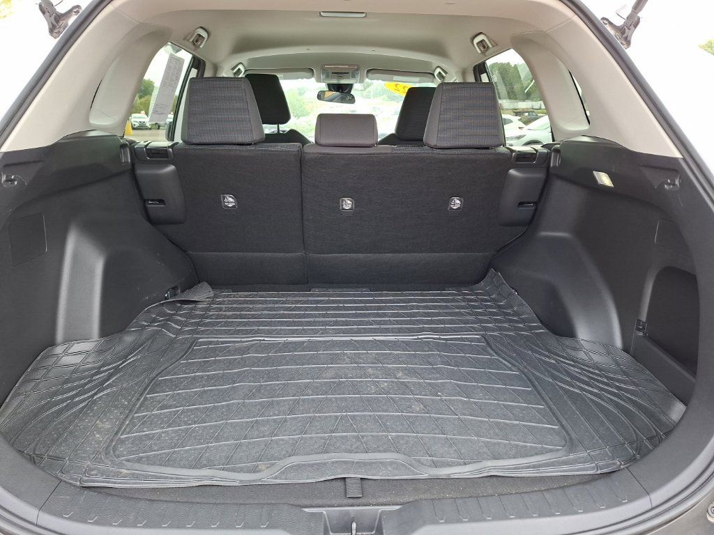Used 2022 Toyota RAV4 LE FWD image 28
