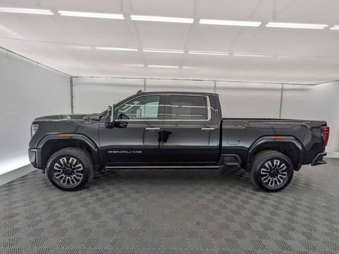 Used 2025 GMC Sierra 3500 Denali Ultimate AWD/4WD image 3