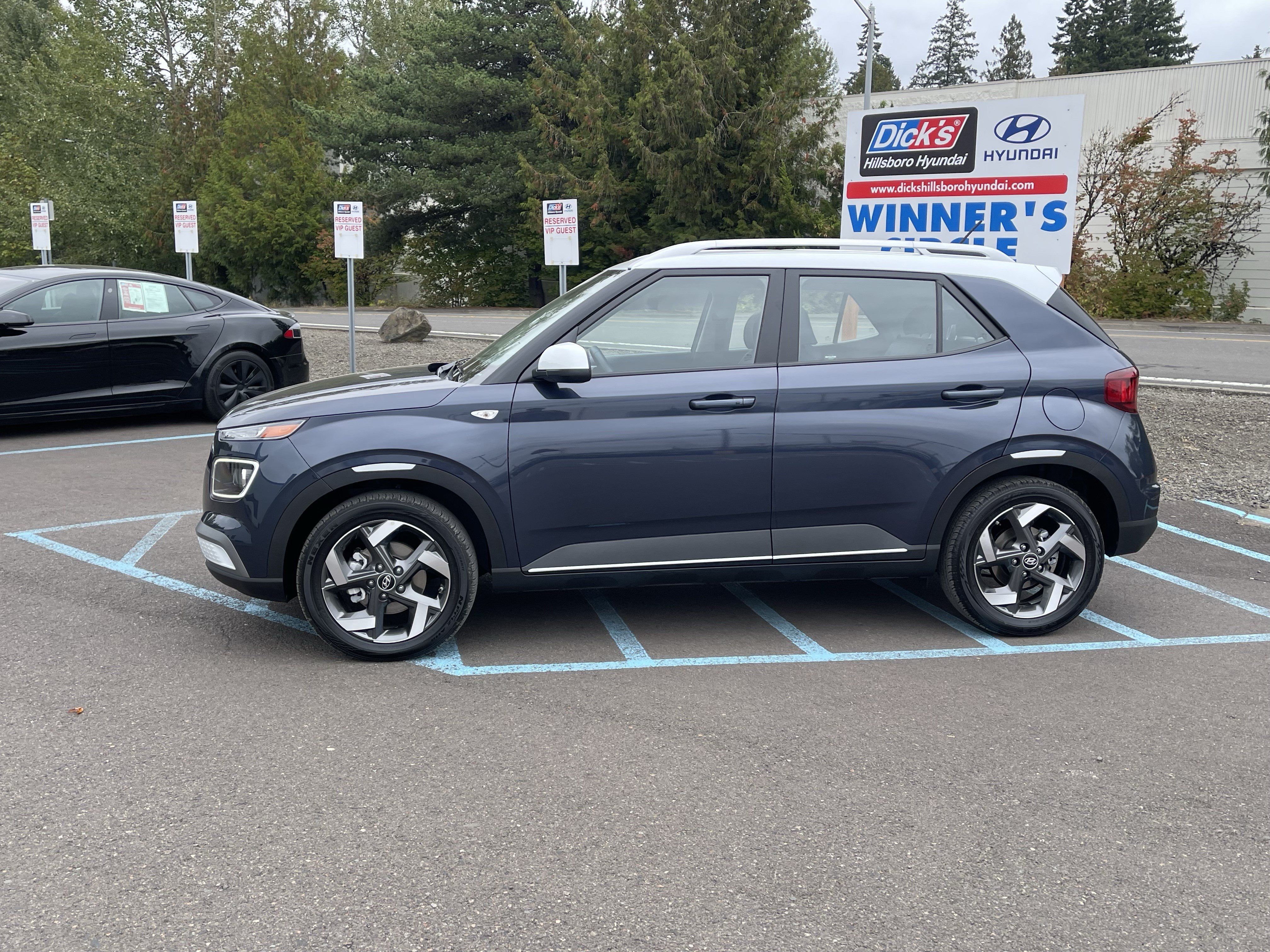 Certified 2025 Hyundai Venue Limited FWD image 2