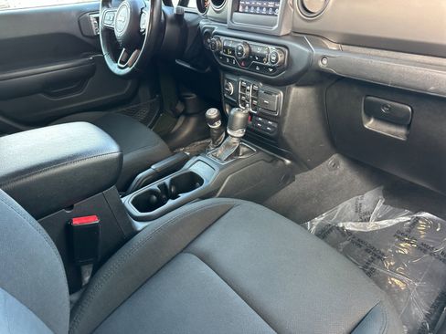 Used 2021 Jeep Gladiator Willys image 14