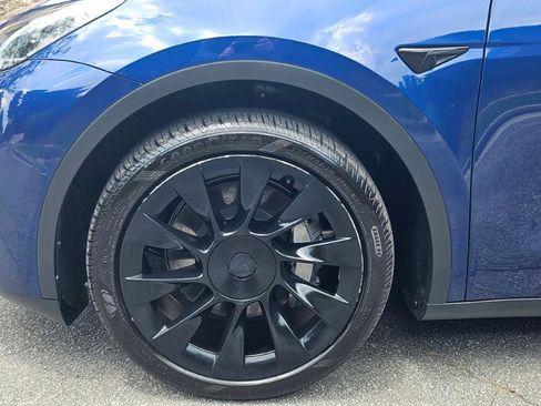 Used 2022 Tesla Model Y Long Range AWD/4WD image 18