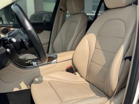 Used 2022 Mercedes-Benz GLC 300 4MATIC image 14