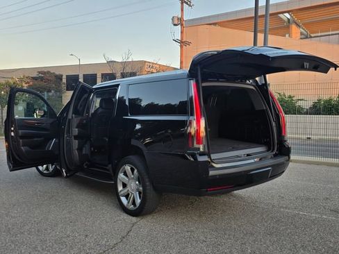Used 2018 Cadillac Escalade ESV Luxury RWD image 19