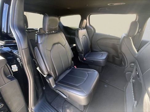 New 2026 Chrysler Pacifica Select FWD image 19