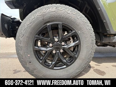 Used 2023 Jeep Gladiator Sport AWD/4WD image 25