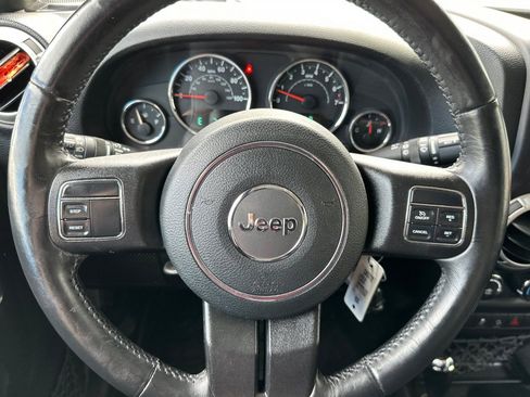Used 2018 Jeep Wrangler Unlimited Sahara AWD/4WD image 24