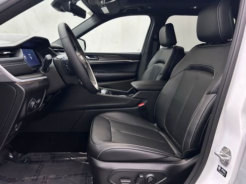 New 2025 Jeep Grand Cherokee L Limited image 11