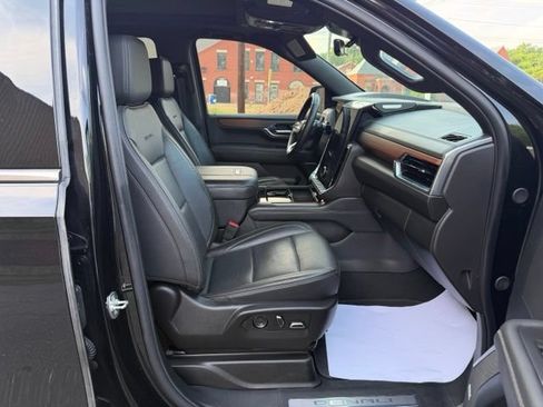Used 2025 GMC Yukon XL Denali w/ Advanced Technology Package AWD/4WD image 14