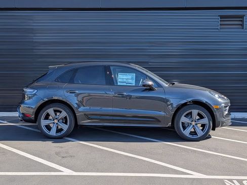 Certified 2026 Porsche Macan AWD/4WD image 8