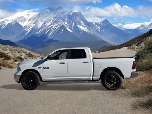 Used 2017 RAM 1500 Classic SLT w/ Luxury Group image 2