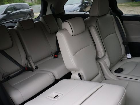 New 2026 Honda Odyssey Touring image 13