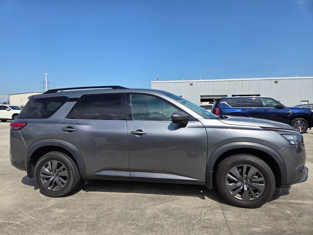 Used 2024 Nissan Pathfinder SV w/ Lighting Package (N92) FWD image 4