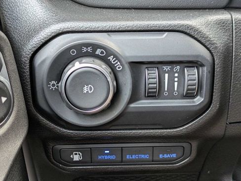 Used 2021 Jeep Wrangler Unlimited Sahara AWD/4WD image 25