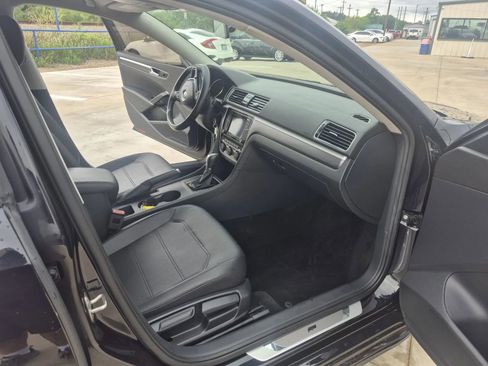 Used 2018 Volkswagen Passat 2.0T R-Line FWD image 17