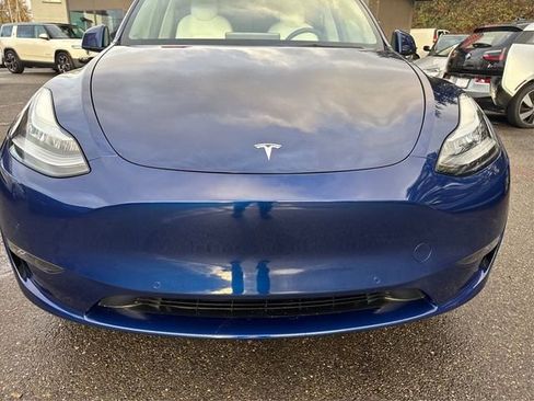 Used 2022 Tesla Model Y Long Range AWD/4WD image 19
