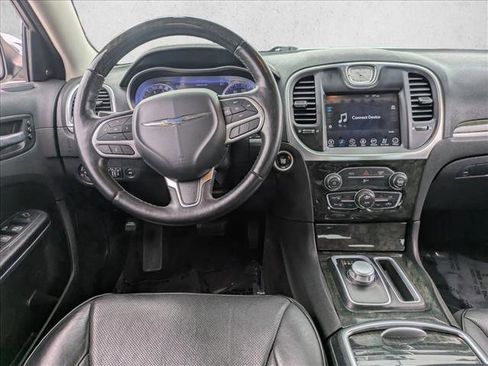 Used 2017 Chrysler 300 C image 17