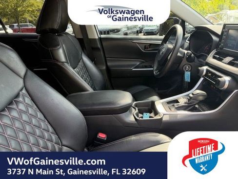 Used 2019 Toyota RAV4 LE FWD image 9