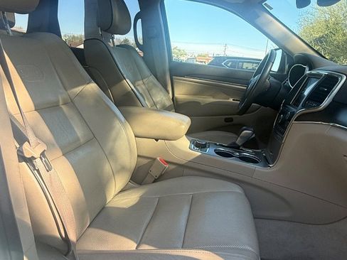 Used 2018 Jeep Grand Cherokee Overland image 24