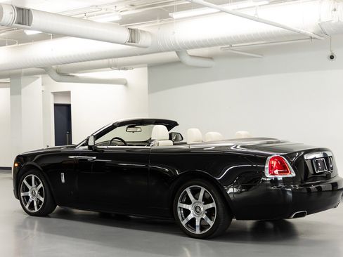 Used 2017 Rolls-Royce Dawn RWD image 3