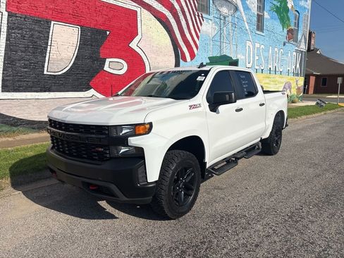 Used 2019 Chevrolet Silverado 1500 Custom Trail Boss w/ Custom Convenience Package AWD/4WD image 2