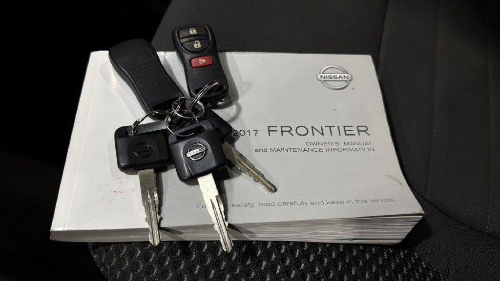 Used 2017 Nissan Frontier PRO-4X AWD/4WD image 32
