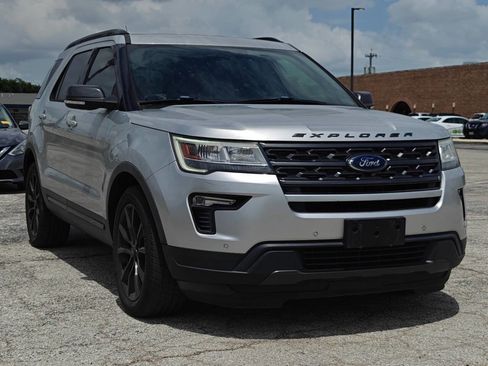 Used 2019 Ford Explorer XLT w/ Equipment Group 202A FWD image 1
