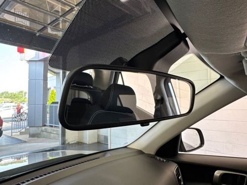 Used 2025 Hyundai Venue SEL FWD image 33