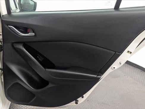 Used 2017 MAZDA MAZDA3 Sport FWD image 18
