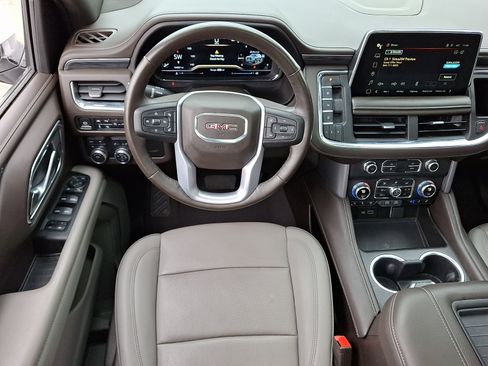 Used 2022 GMC Yukon SLT w/ SLT Premium Package AWD/4WD image 12