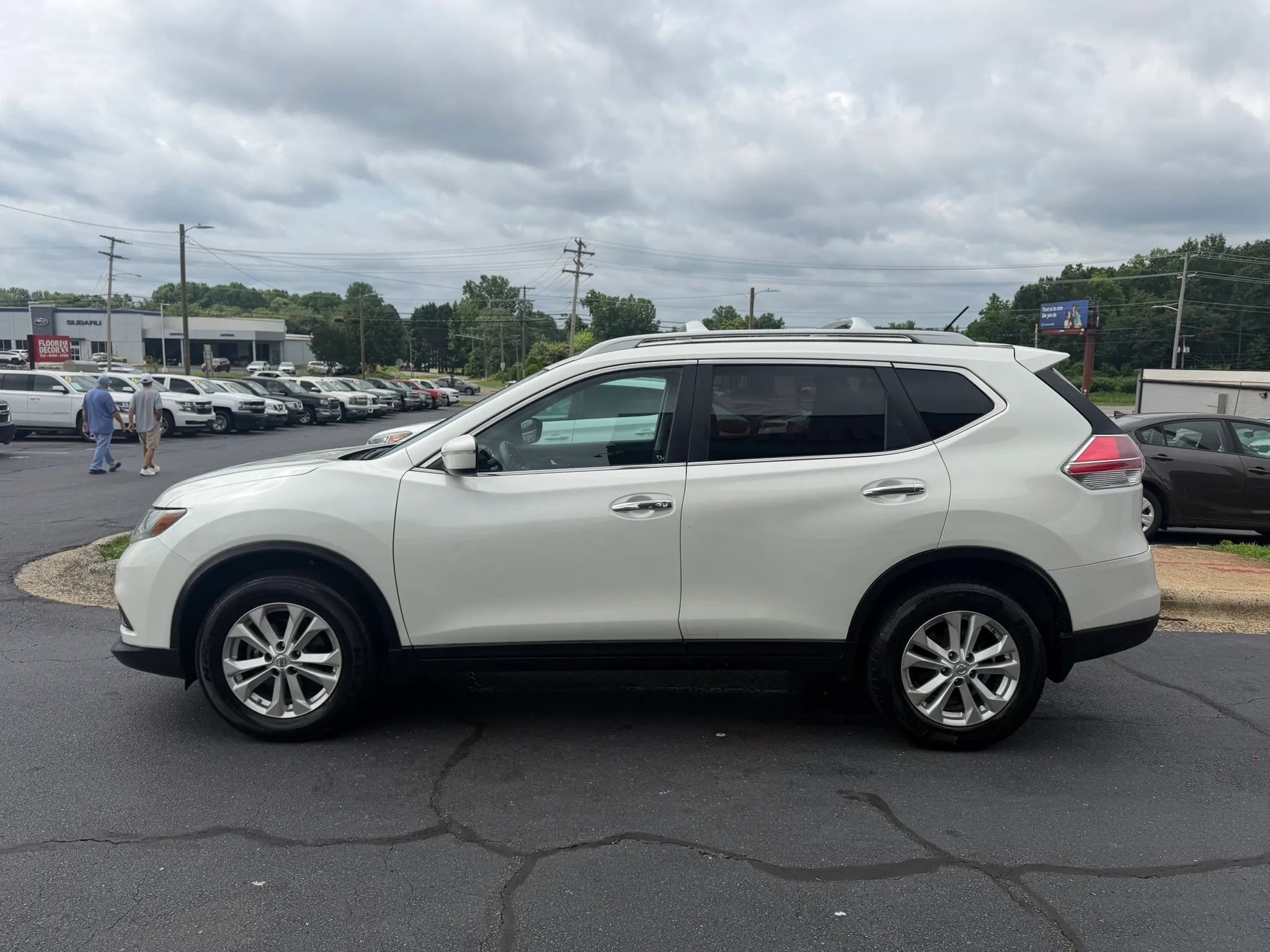 Used 2015 Nissan Rogue SV AWD/4WD image 4