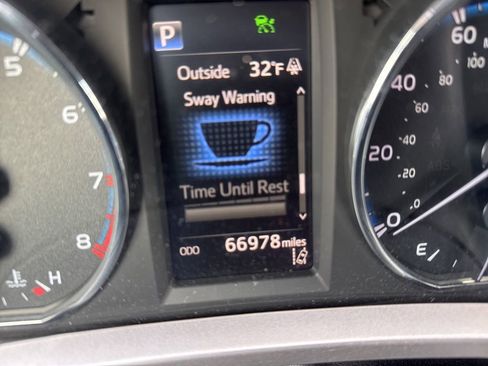 Used 2018 Toyota RAV4 Limited image 18