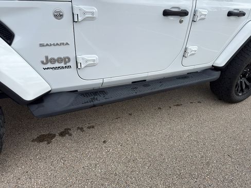Used 2021 Jeep Wrangler Unlimited Sahara w/ Uconnect 4C Nav & Sound Group AWD/4WD image 9