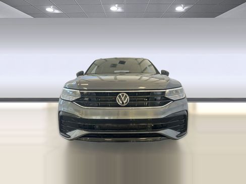 Used 2023 Volkswagen Tiguan SE R-Line image 6