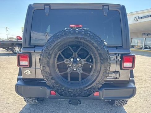 Used 2024 Jeep Wrangler Willys image 4