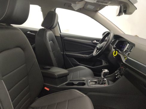 Used 2023 Volkswagen Jetta SE w/ Panoramic Sunroof Package image 21