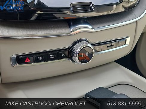 Used 2023 Volvo XC60 B5 Plus AWD/4WD image 18